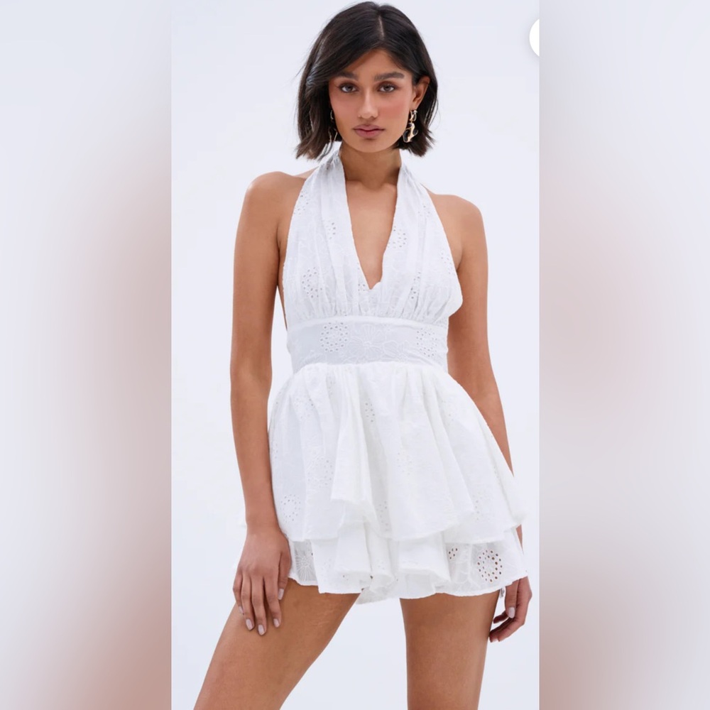 AKIRA Elegant White Lace Dress